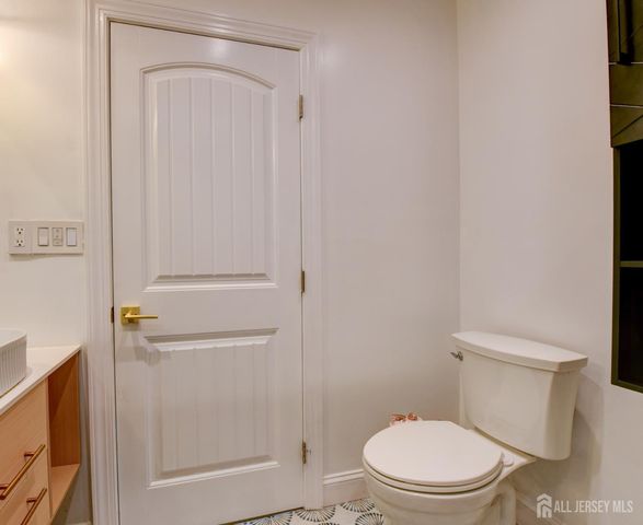 50 Chestnut St Street, Edison, NJ 08817