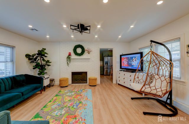 50 Chestnut St Street, Edison, NJ 08817