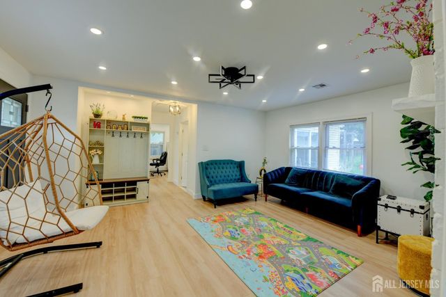50 Chestnut St Street, Edison, NJ 08817