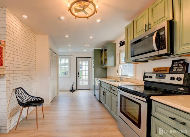 50 Chestnut St Street, Edison, NJ 08817