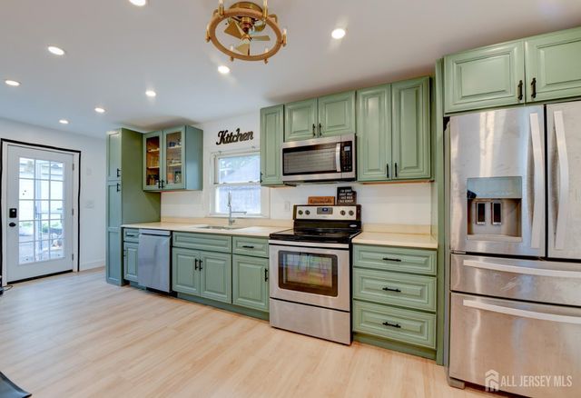 50 Chestnut St Street, Edison, NJ 08817