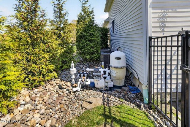 1 Conway Circle, Colonie, NY 12211