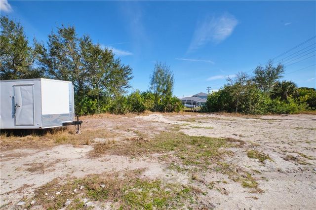 201 SW 40th ST, Cape Coral, FL 33914
