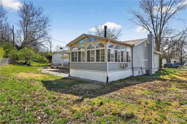 2221 Bentley Manor Drive, Fenton, MO 63026