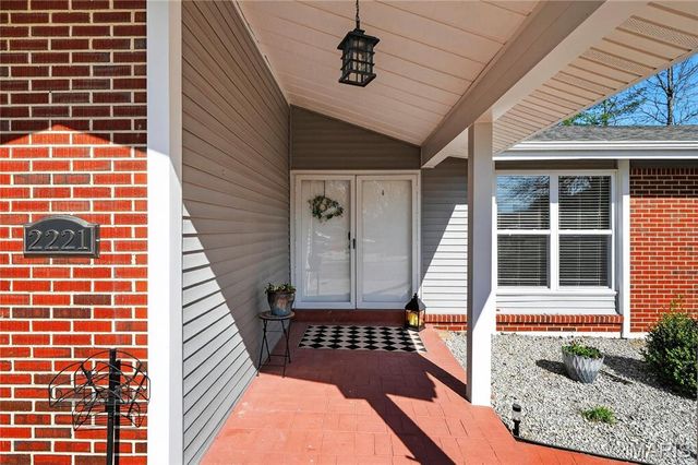 2221 Bentley Manor Drive, Fenton, MO 63026