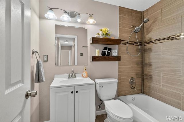 2221 Bentley Manor Drive, Fenton, MO 63026