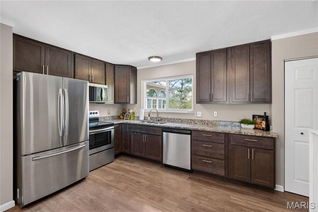 2221 Bentley Manor Drive, Fenton, MO 63026