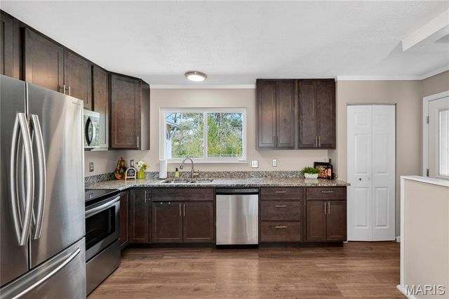 2221 Bentley Manor Drive, Fenton, MO 63026