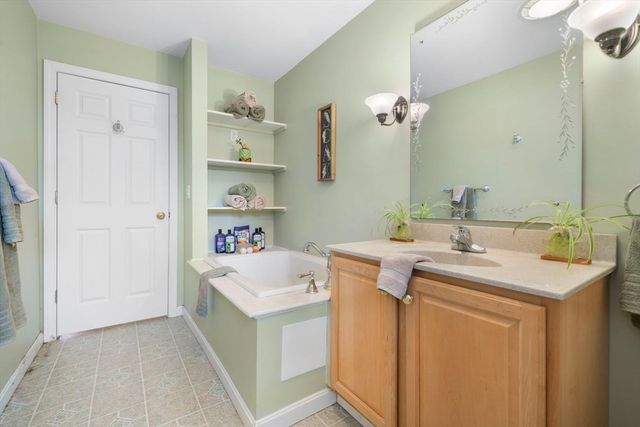 2 Alnette Rd, Merrimac, MA 01860