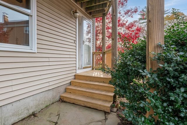 2 Alnette Rd, Merrimac, MA 01860