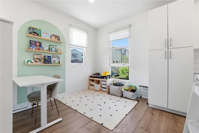 2700 E Chaucer 13, Los Angeles, CA 90065