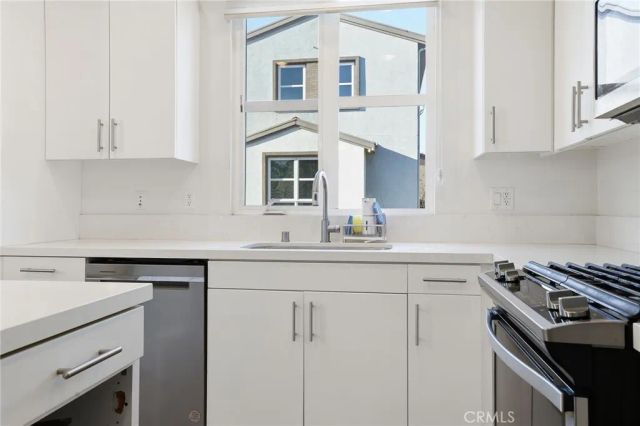 2700 E Chaucer 13, Los Angeles, CA 90065