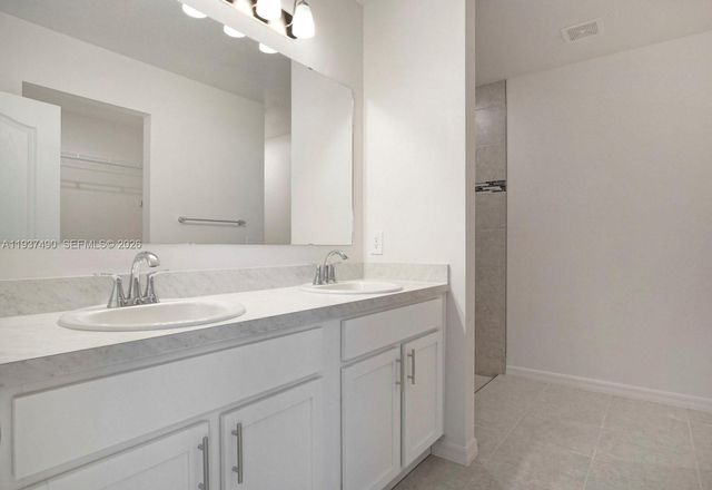 811 SE Seahouse Dr, Port St. Lucie, FL 34983