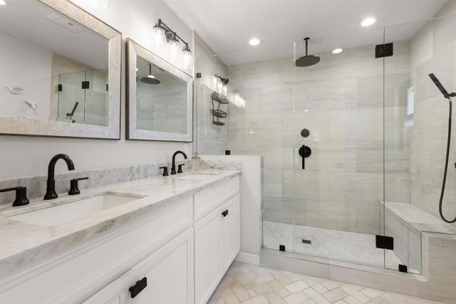 8675 Glenwick Lane, La Jolla, CA 92037