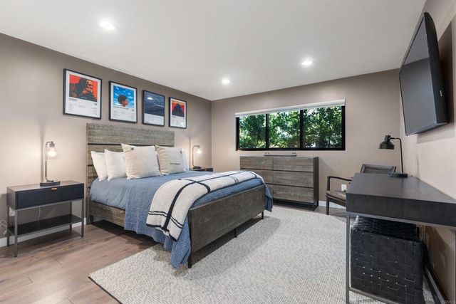 8675 Glenwick Lane, La Jolla, CA 92037