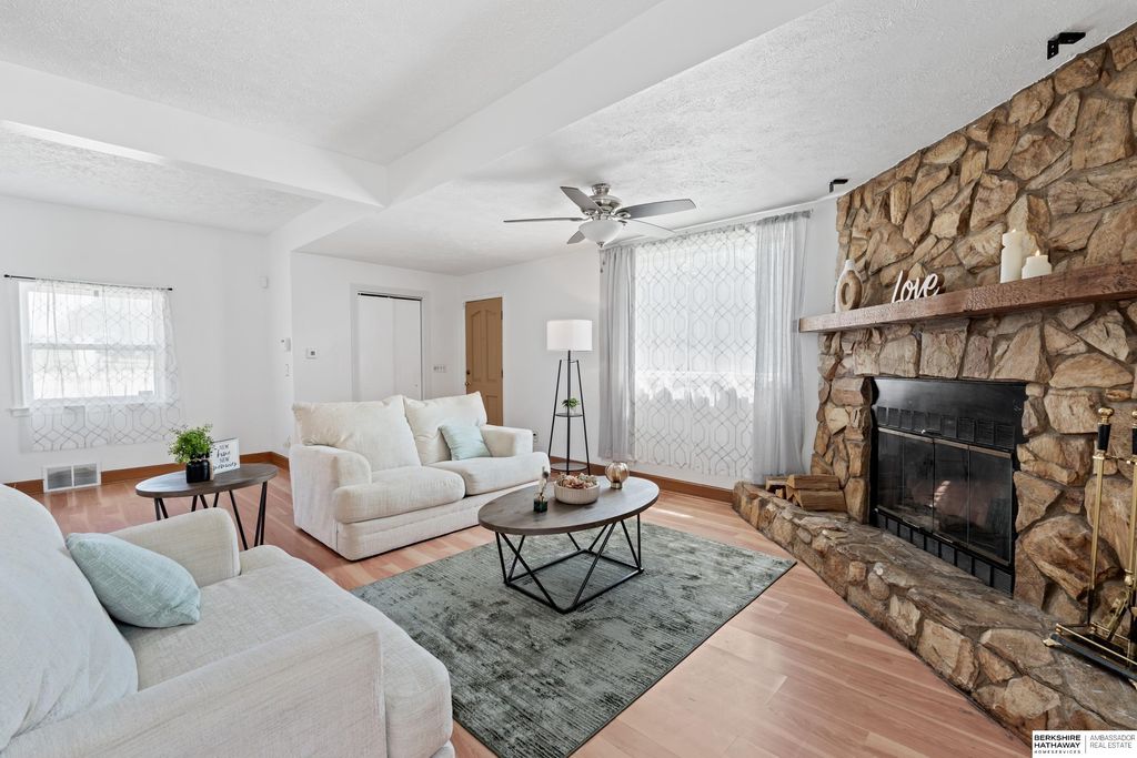 5216 S 36th Street, Omaha, NE 68107