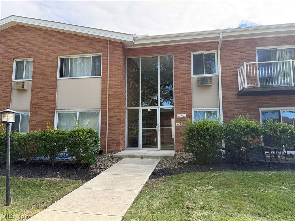 421 Tollis 246B, Broadview Heights, OH 44147