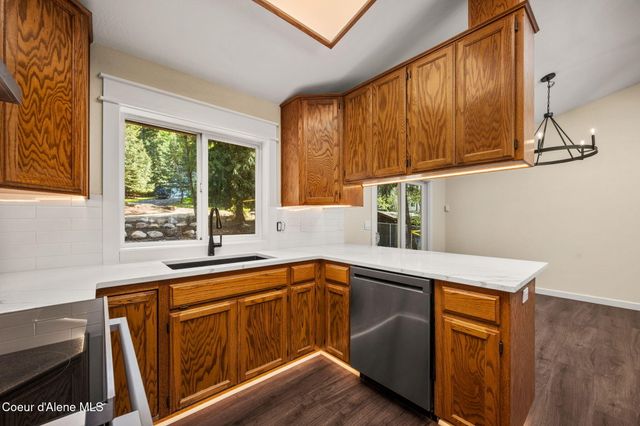 8682 N Clarkview PL, Hayden, ID 83835