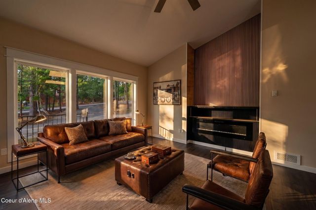8682 N Clarkview PL, Hayden, ID 83835