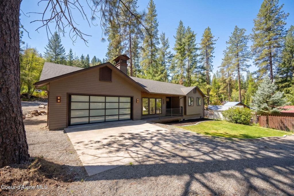 8682 N Clarkview PL, Hayden, ID 83835
