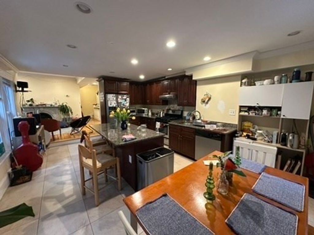 27 Essex St 2, Cambridge, MA 02139