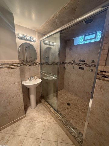 17851 Rainbow Street, Fraser, MI 48026