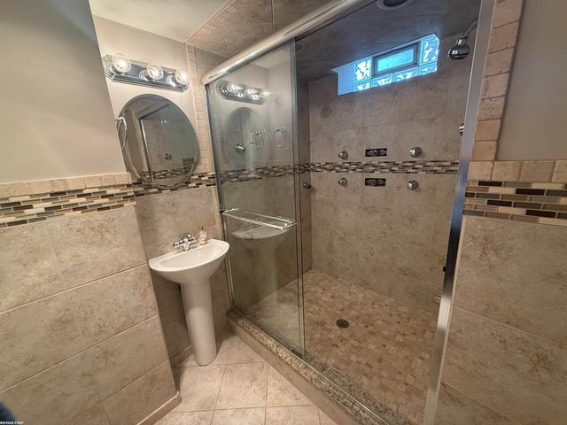 17851 Rainbow Street, Fraser, MI 48026