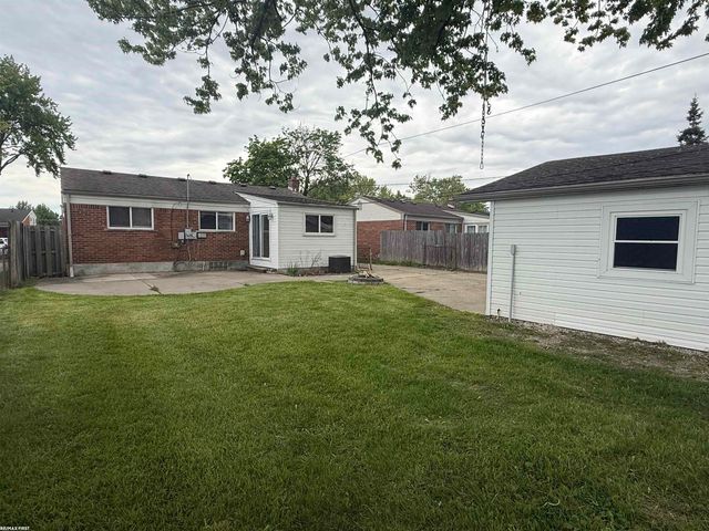 17851 Rainbow Street, Fraser, MI 48026