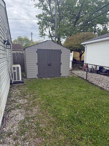 17851 Rainbow Street, Fraser, MI 48026