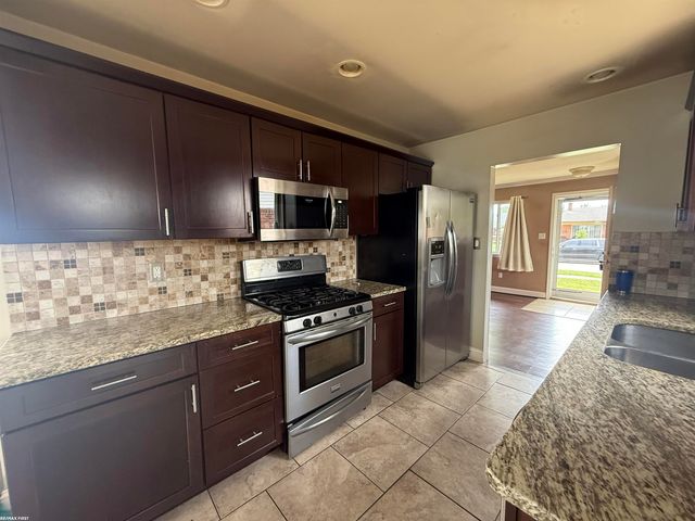 17851 Rainbow Street, Fraser, MI 48026