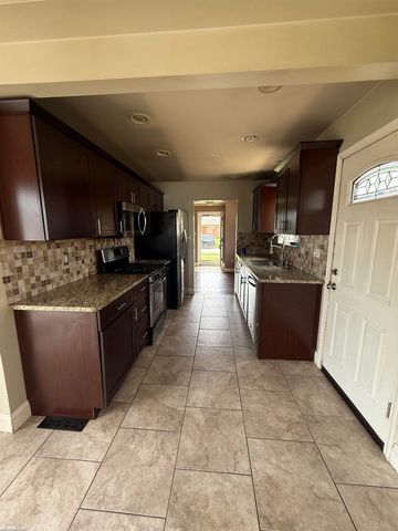 17851 Rainbow Street, Fraser, MI 48026