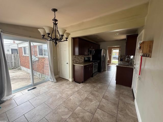 17851 Rainbow Street, Fraser, MI 48026