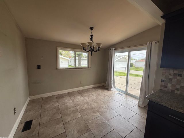 17851 Rainbow Street, Fraser, MI 48026