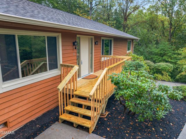 3320 Hazelwood Court, Baneberry, TN 37890