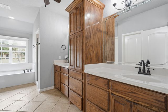 912 Queen Elizabeth Drive, Waco, TX 76657