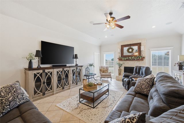 912 Queen Elizabeth Drive, Waco, TX 76657