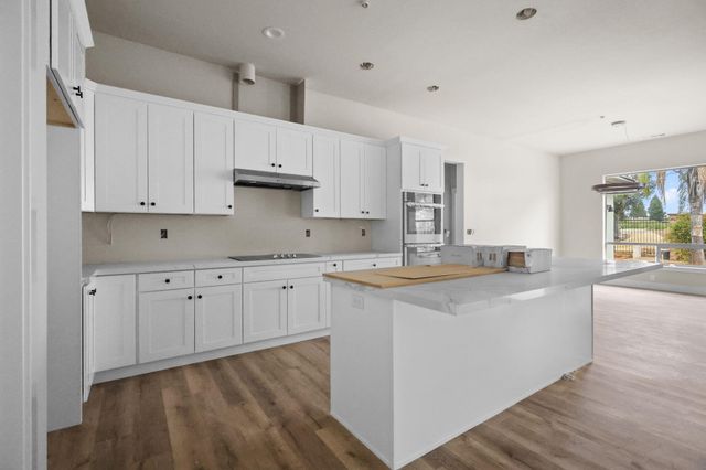 950 Santa Cruz Drive, Redding, CA 96003