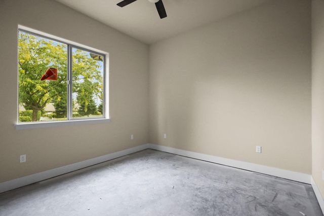 950 Santa Cruz Drive, Redding, CA 96003