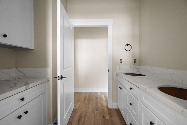 950 Santa Cruz Drive, Redding, CA 96003