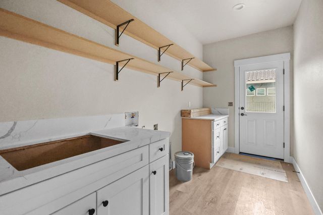 950 Santa Cruz Drive, Redding, CA 96003