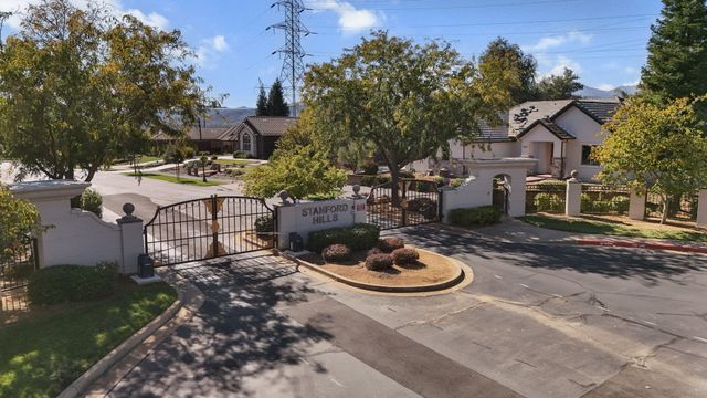 950 Santa Cruz Drive, Redding, CA 96003