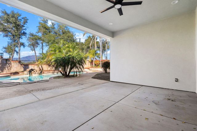 950 Santa Cruz Drive, Redding, CA 96003