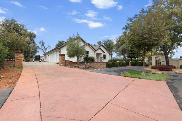 950 Santa Cruz Drive, Redding, CA 96003