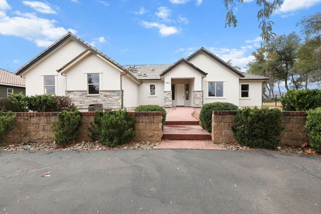 950 Santa Cruz Drive, Redding, CA 96003