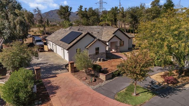 950 Santa Cruz Drive, Redding, CA 96003