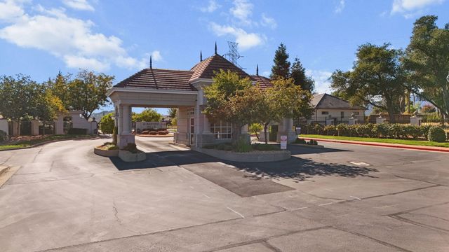 950 Santa Cruz Drive, Redding, CA 96003