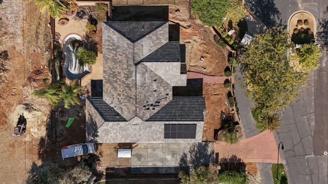 950 Santa Cruz Drive, Redding, CA 96003