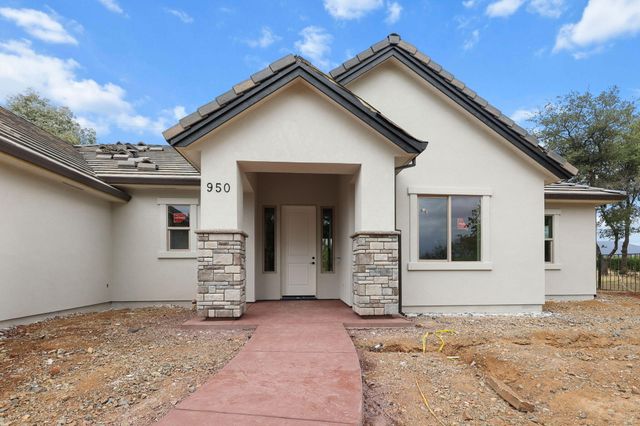 950 Santa Cruz Drive, Redding, CA 96003