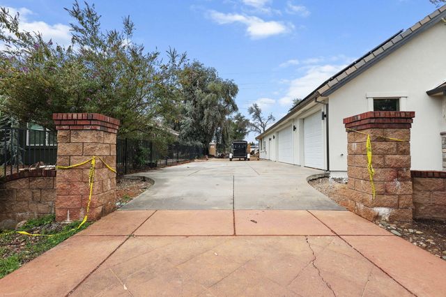 950 Santa Cruz Drive, Redding, CA 96003