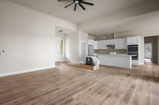 950 Santa Cruz Drive, Redding, CA 96003